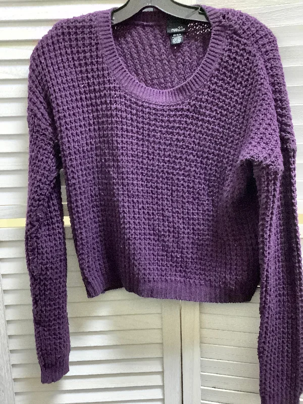 Men's modern crew neck sweater-Sweater By Rue 21  Size: M